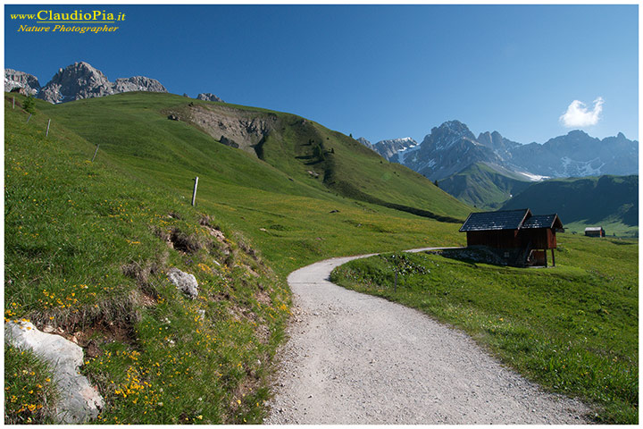 strada per rifugio fuciade, val di fassa, dolomiti